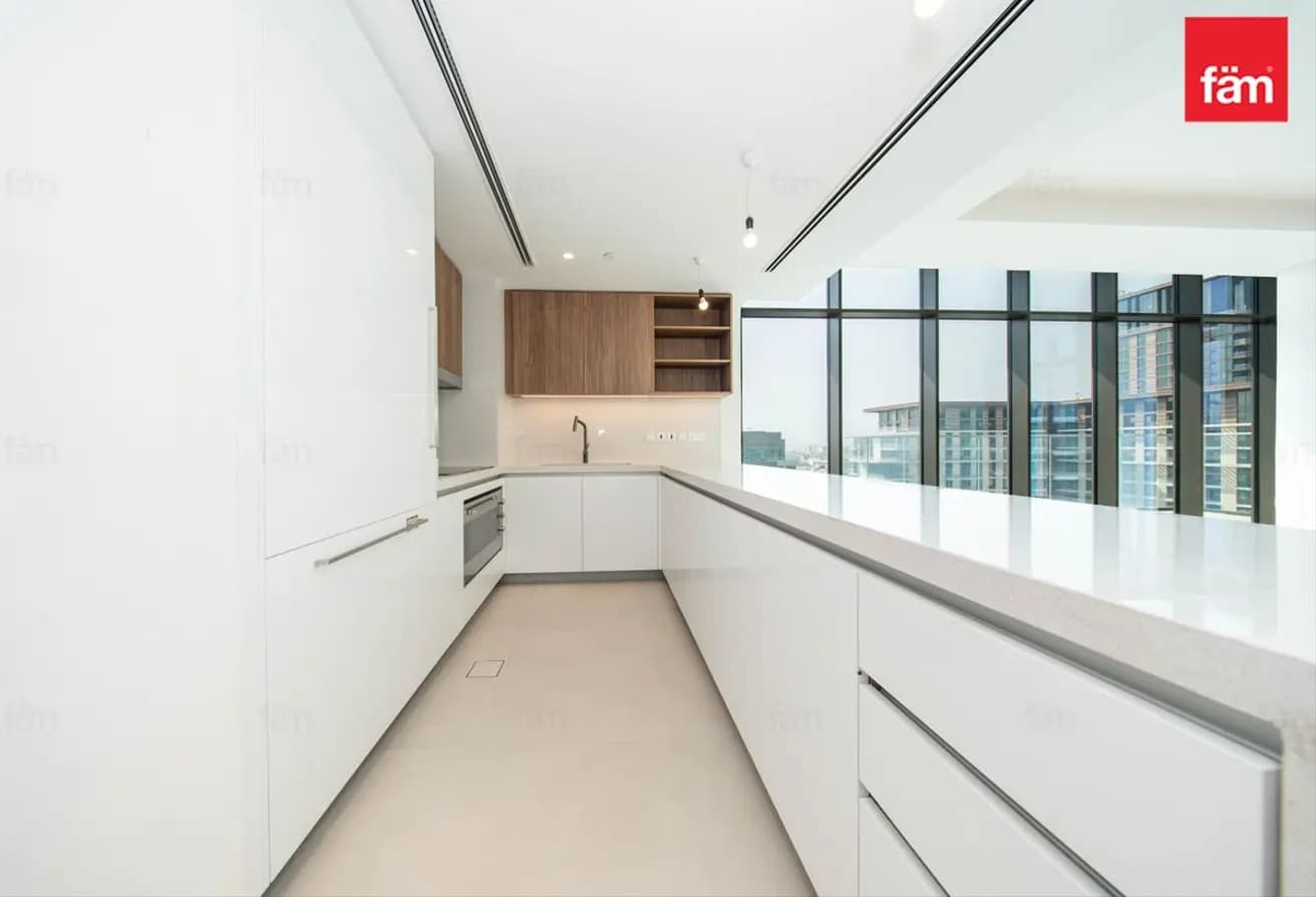 3 bedroom apartment in Erin, photograph 2 of 10
