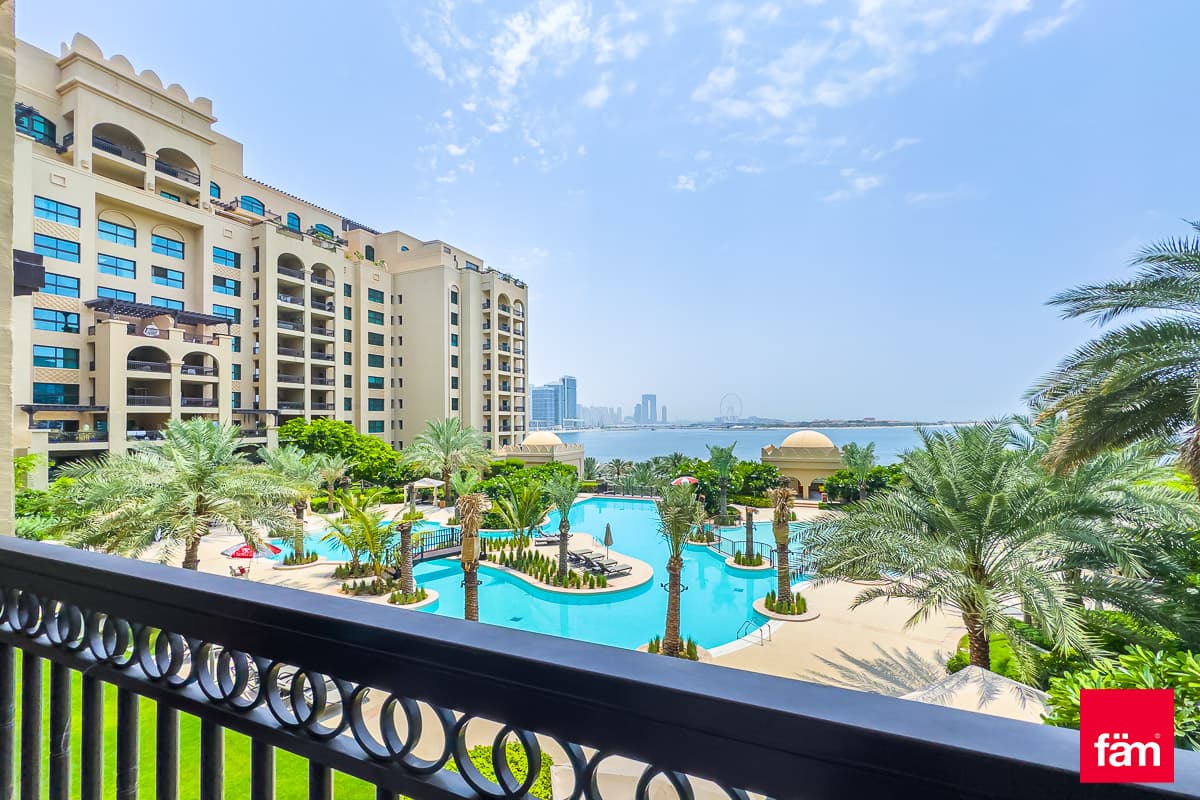 2 bedroom apartment in Fairmont Palm Residence South, photograph 1 of 13