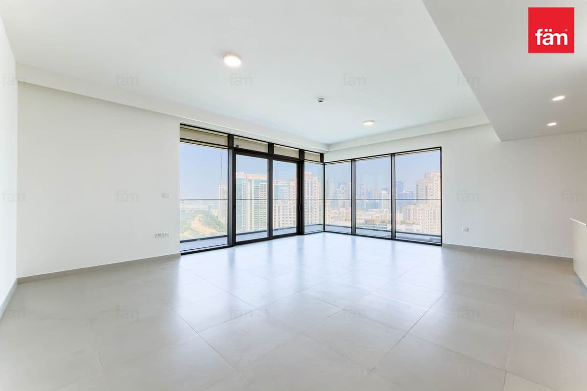 3 bedroom apartment in Golf Heights, photograph 2 of 20