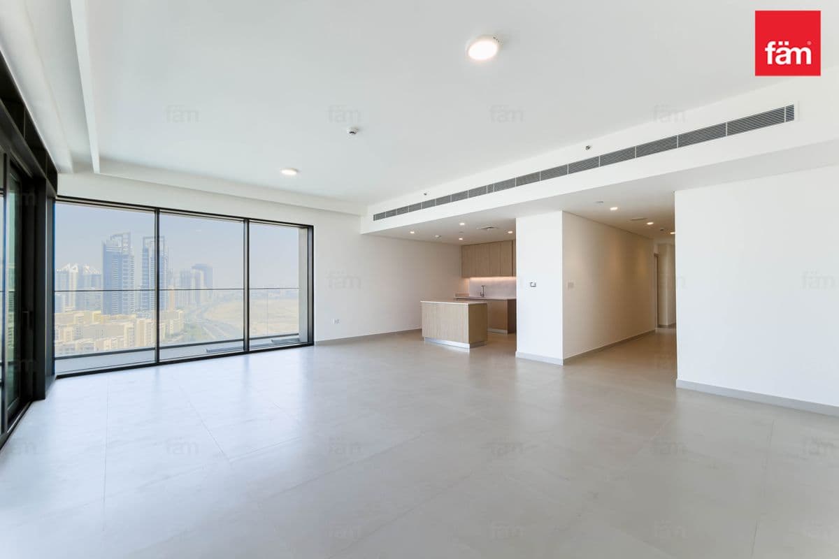 3 bedroom apartment in Golf Heights, photograph 3 of 20