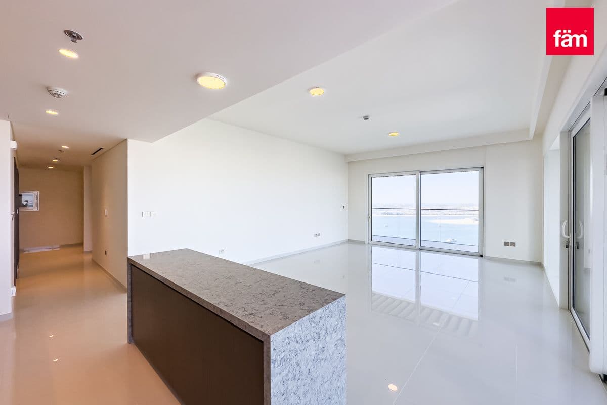 2 bedroom apartment in Grand Bleu Tower 1, photograph 3 of 20