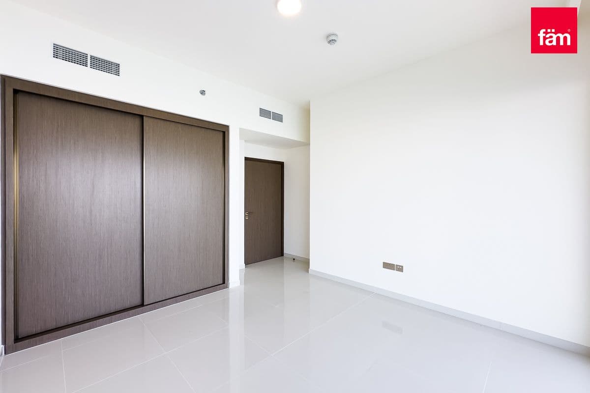 2 bedroom apartment in Grand Bleu Tower 1, photograph 11 of 20