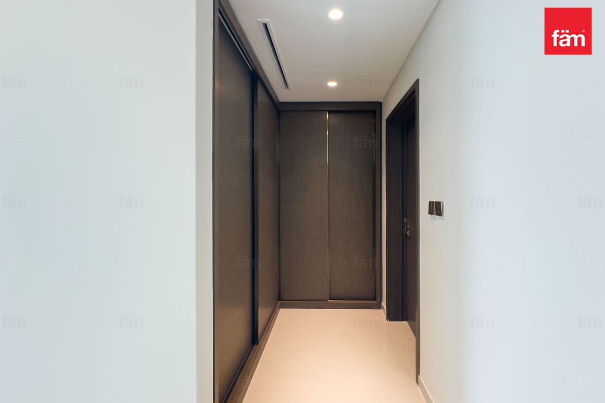 2 bedroom apartment in Grand Bleu Tower 1, photograph 8 of 20