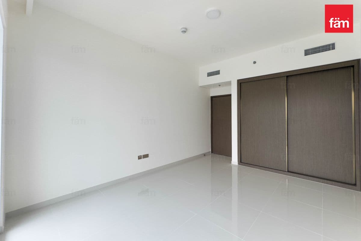2 bedroom apartment in Grand Bleu Tower 1, photograph 9 of 20