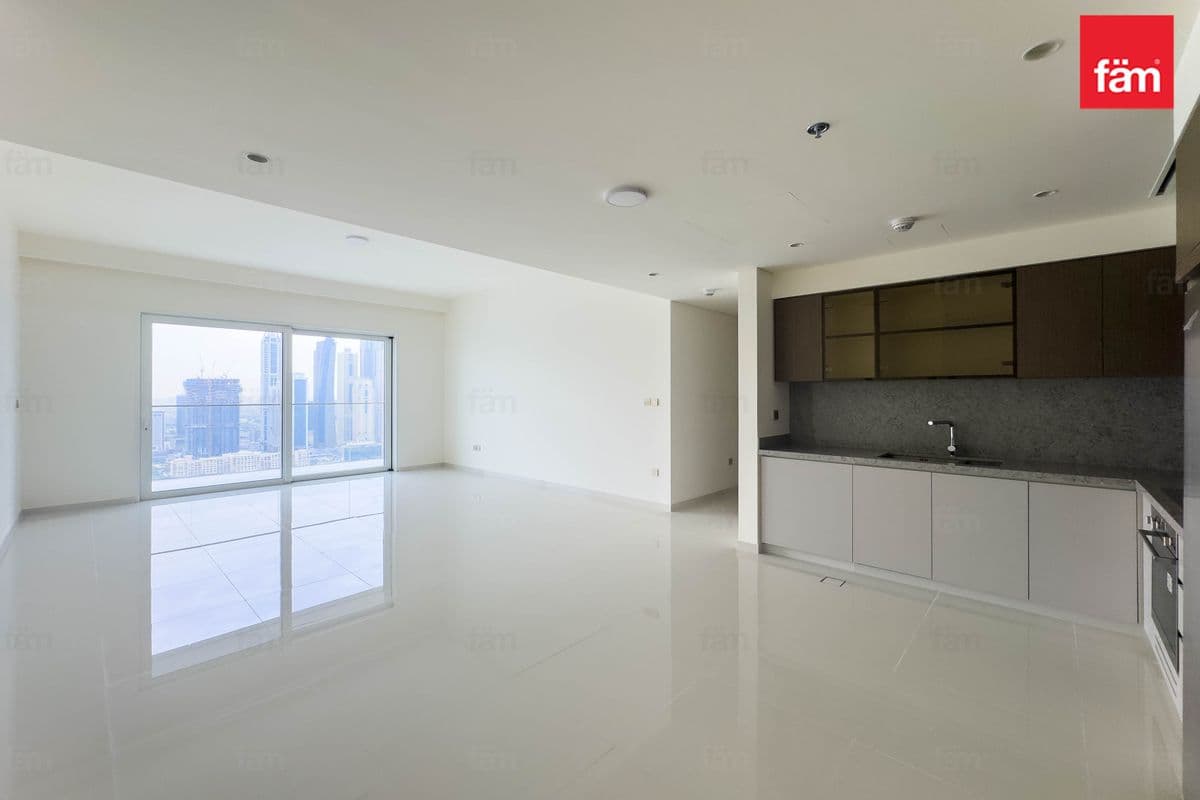 2 bedroom apartment in Grand Bleu Tower 1, photograph 4 of 20