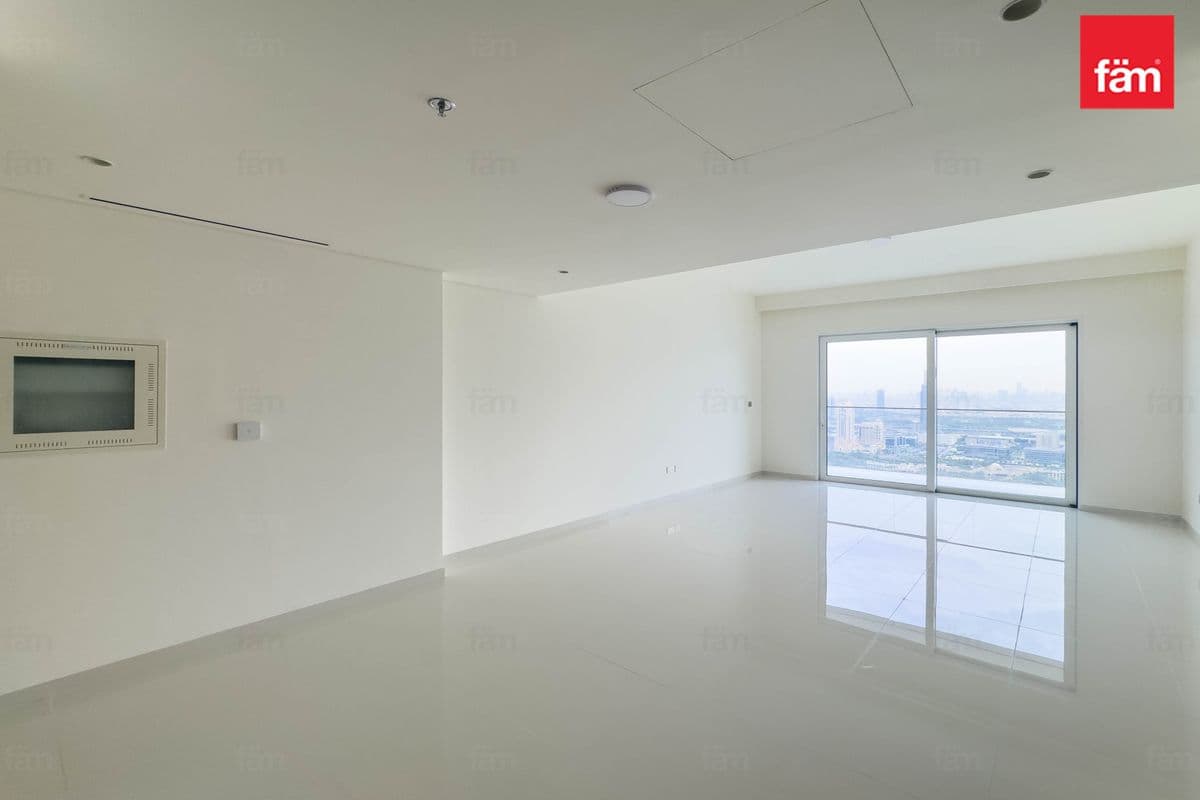 2 bedroom apartment in Grand Bleu Tower 1, photograph 7 of 20