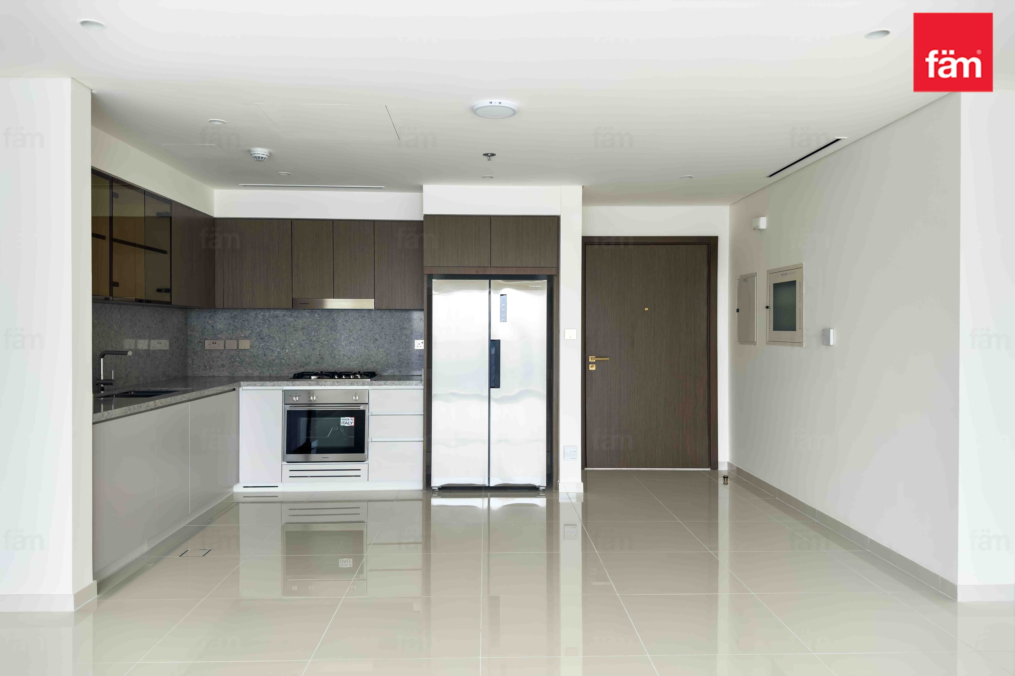 2 bedroom apartment in Grand Bleu Tower 1, photograph 6 of 20