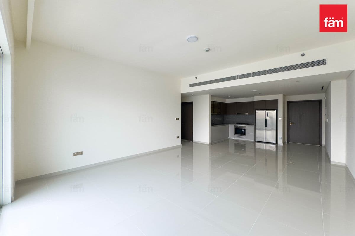 2 bedroom apartment in Grand Bleu Tower 1, photograph 5 of 20