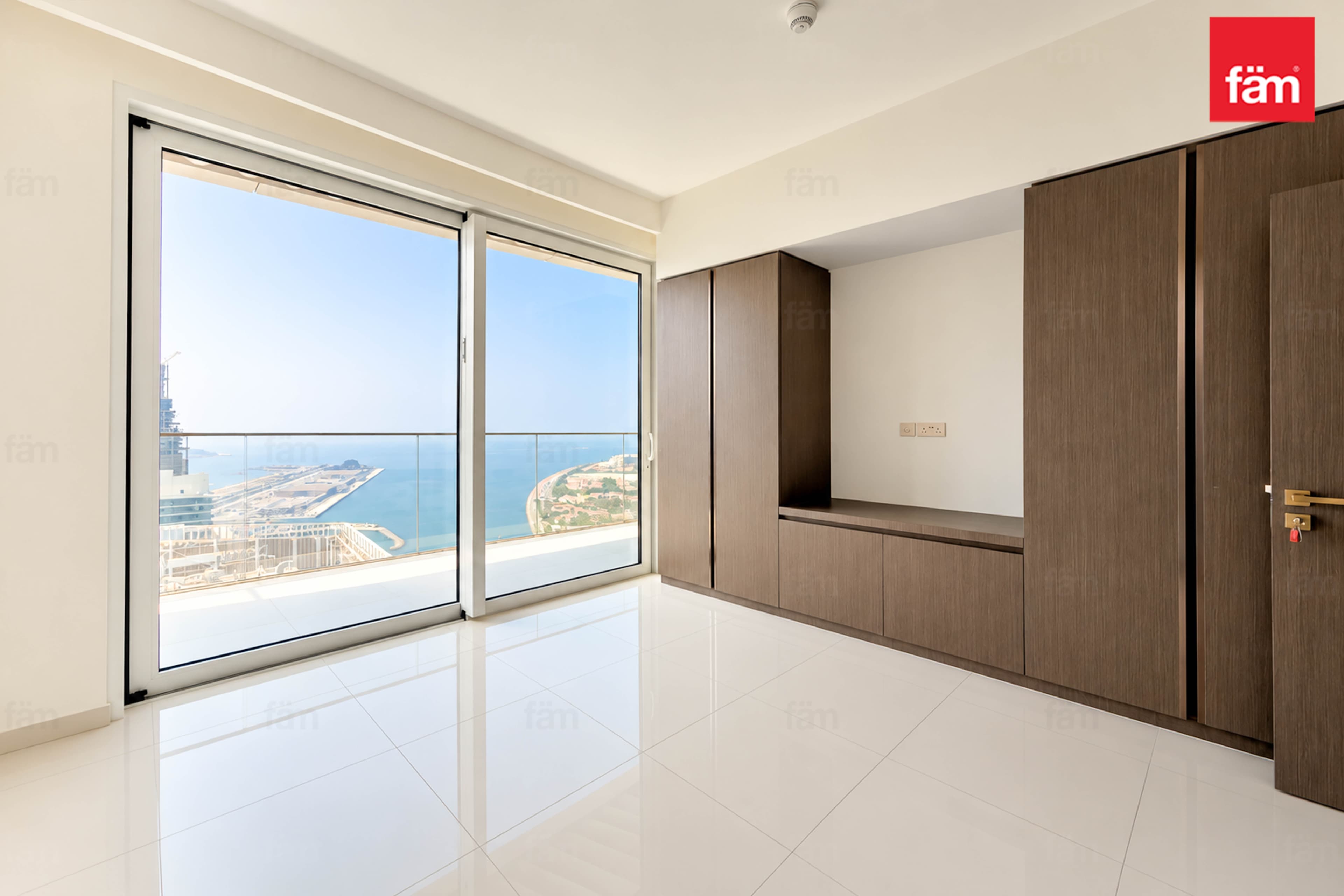 3 bedroom apartment in Grand Bleu Tower 1, photograph 12 of 20