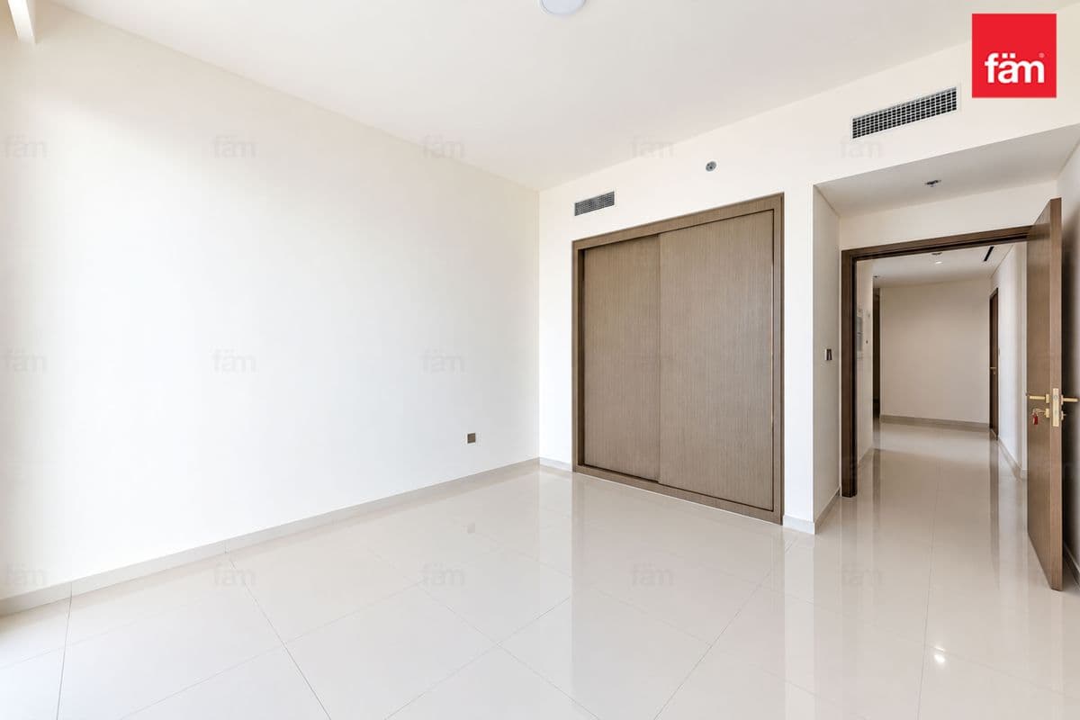 3 bedroom apartment in Grand Bleu Tower 1, photograph 17 of 20