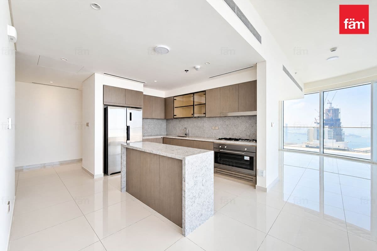 3 bedroom apartment in Grand Bleu Tower 1, photograph 4 of 20