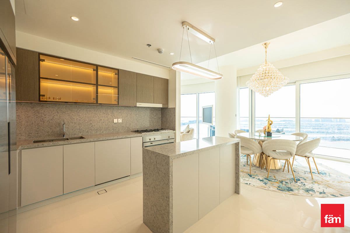 3 bedroom apartment in Grand Bleu Tower 1, photograph 12 of 20