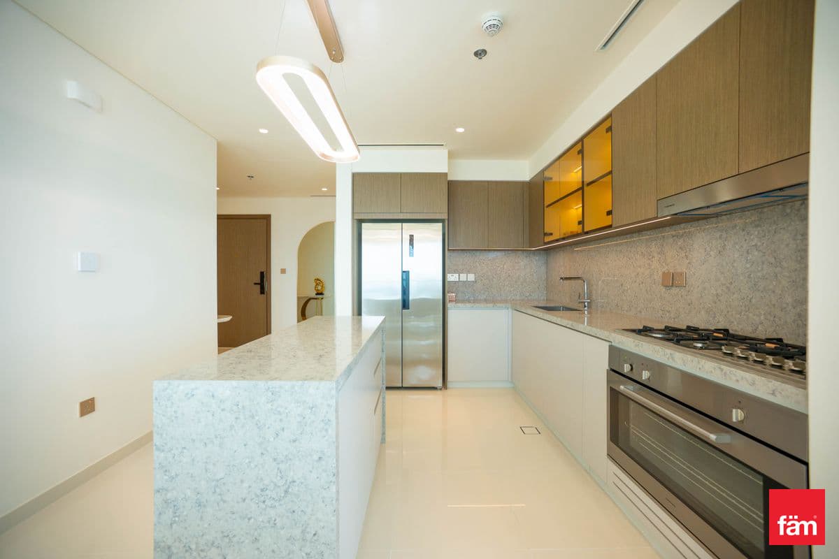 3 bedroom apartment in Grand Bleu Tower 1, photograph 16 of 20