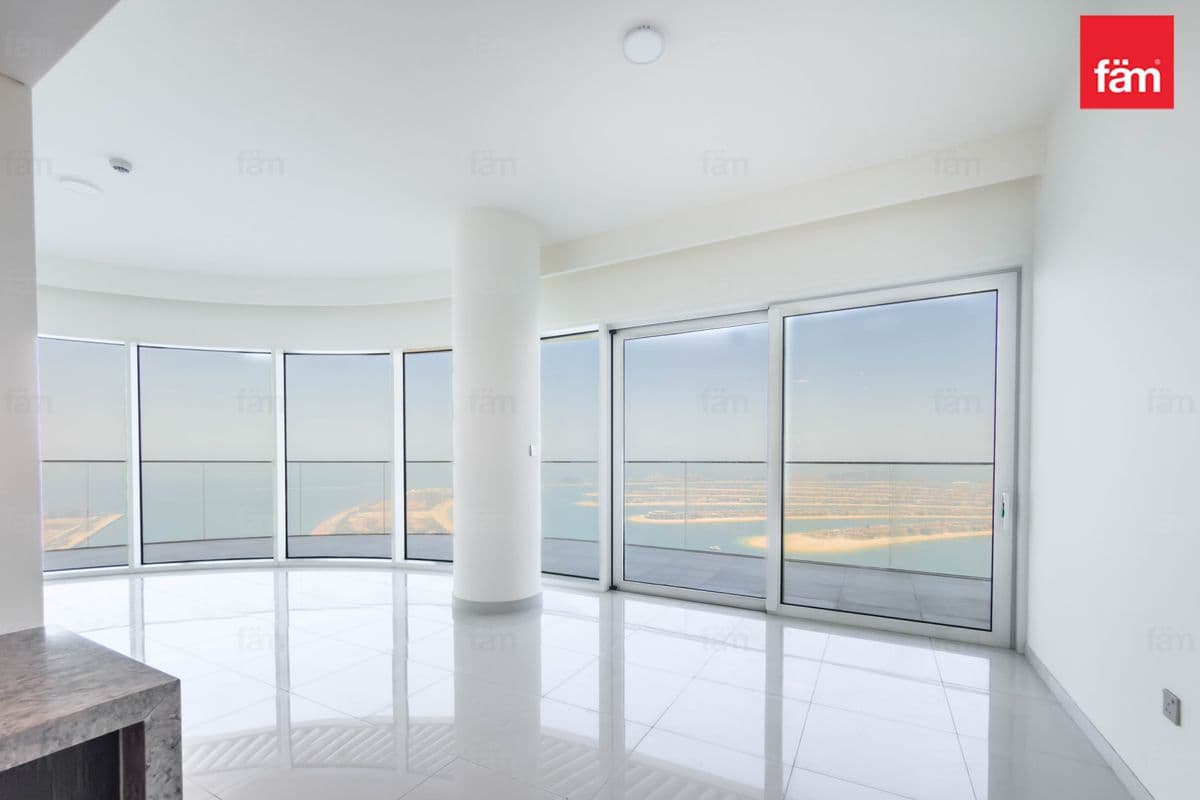 3 bedroom apartment in Grand Bleu Tower 1, photograph 1 of 20