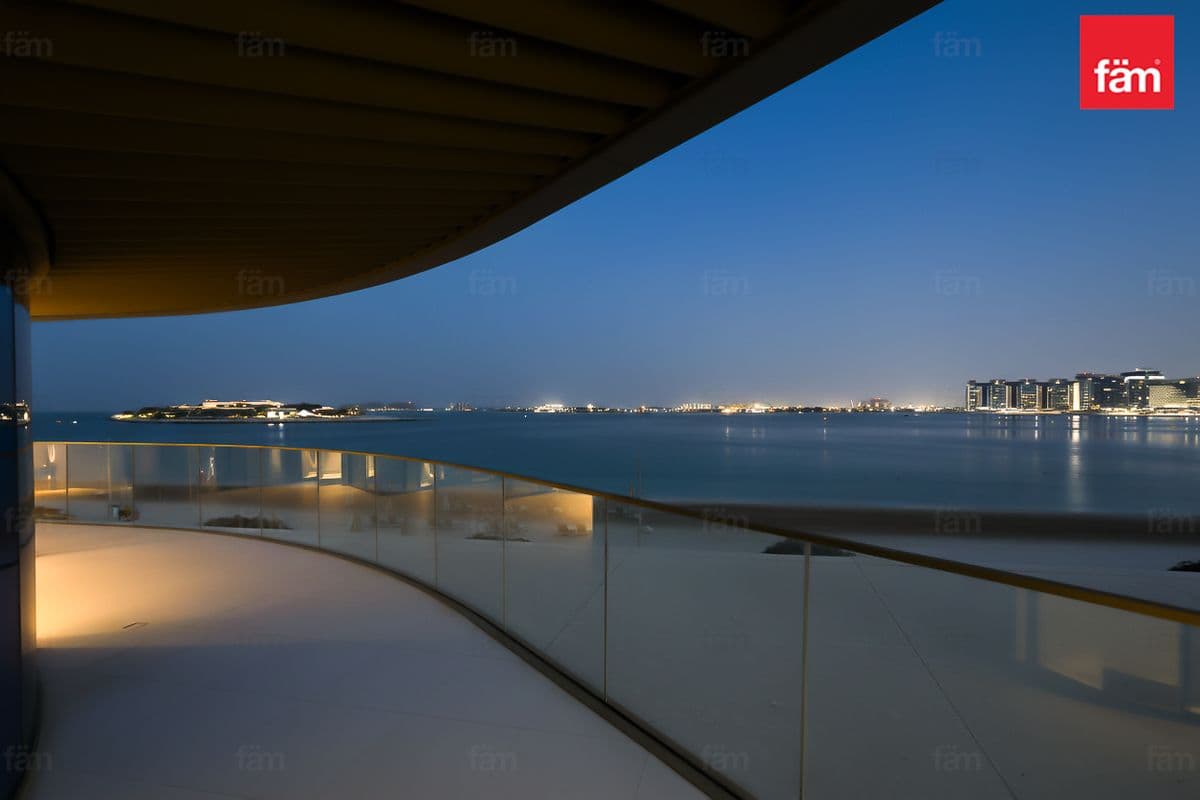 2 bedroom apartment in Grand Bleu Tower 2, photograph 1 of 15