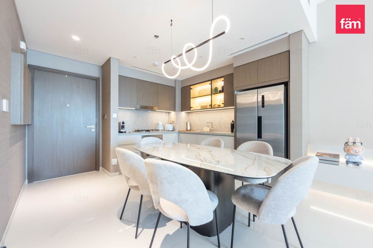 2 bedroom apartment in Grand Bleu Tower 2, photograph 4 of 18