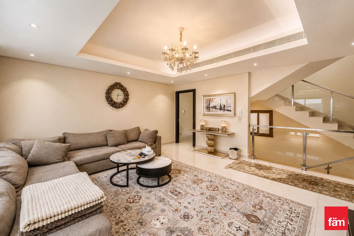 4 bedroom villa in Grand Views, photograph 3 of 20