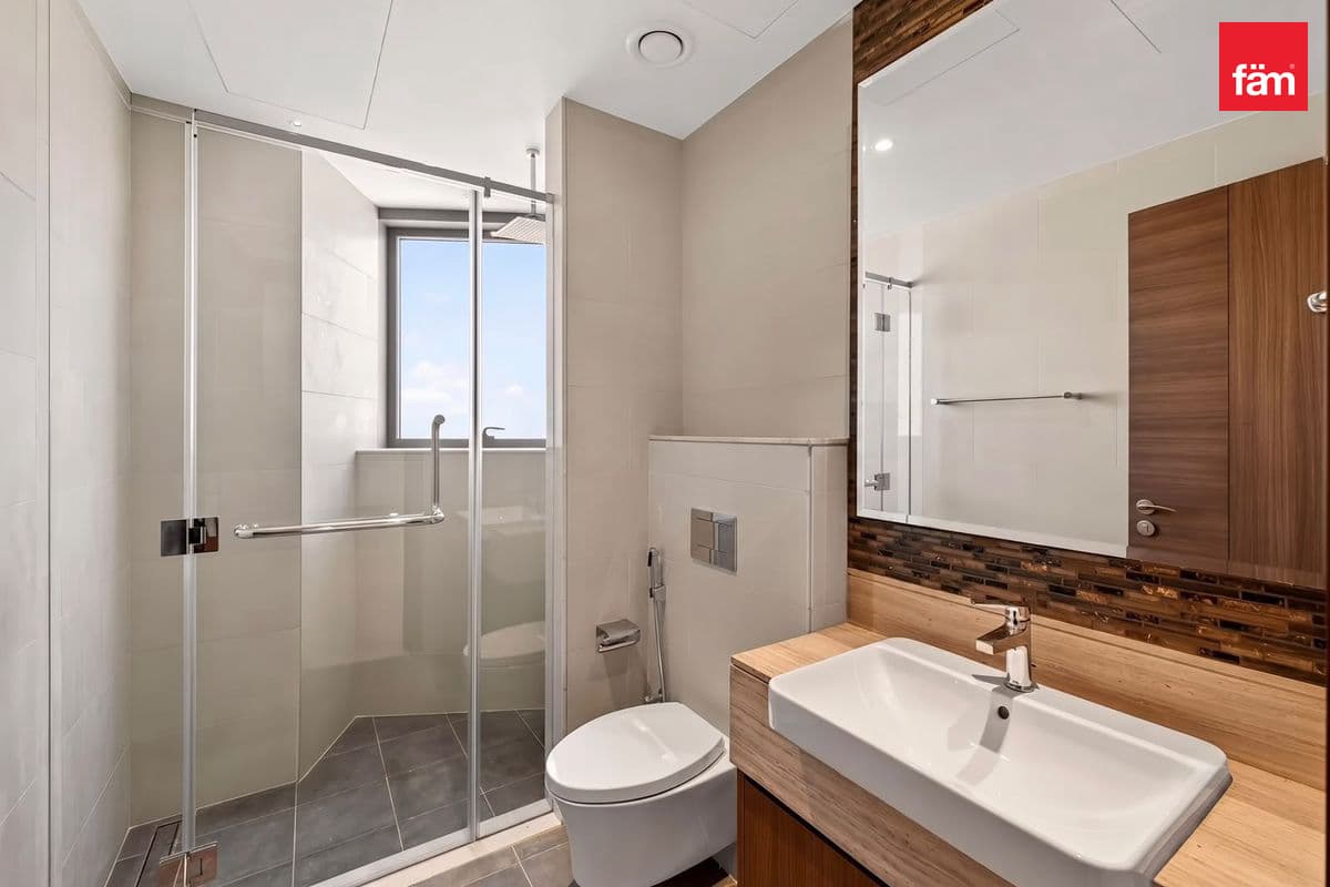 3 bedroom apartment in Imperial Avenue, photograph 11 of 12