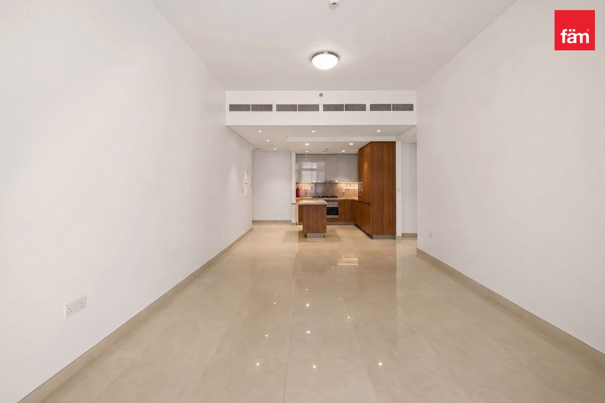 3 bedroom apartment in Imperial Avenue, photograph 1 of 12