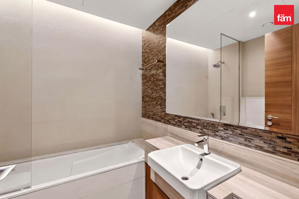 3 bedroom apartment in Imperial Avenue, photograph 10 of 12