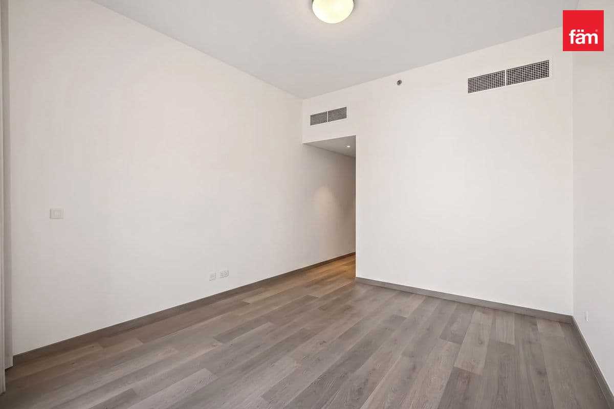3 bedroom apartment in Imperial Avenue, photograph 7 of 12