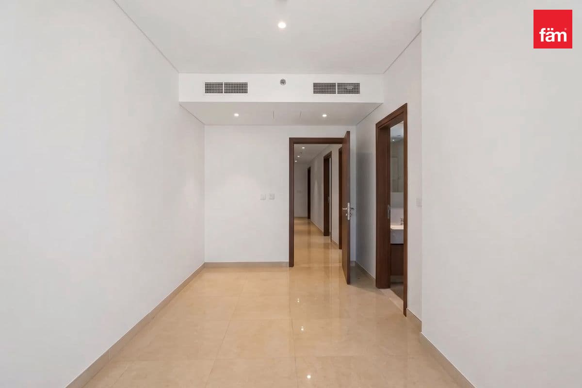 3 bedroom apartment in Imperial Avenue, photograph 9 of 12