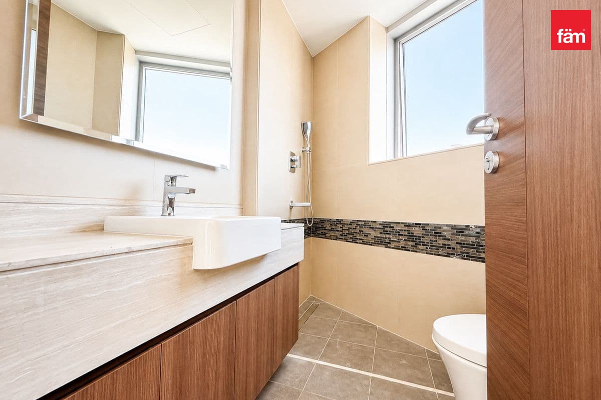 3 bedroom apartment in Imperial Avenue, photograph 8 of 11