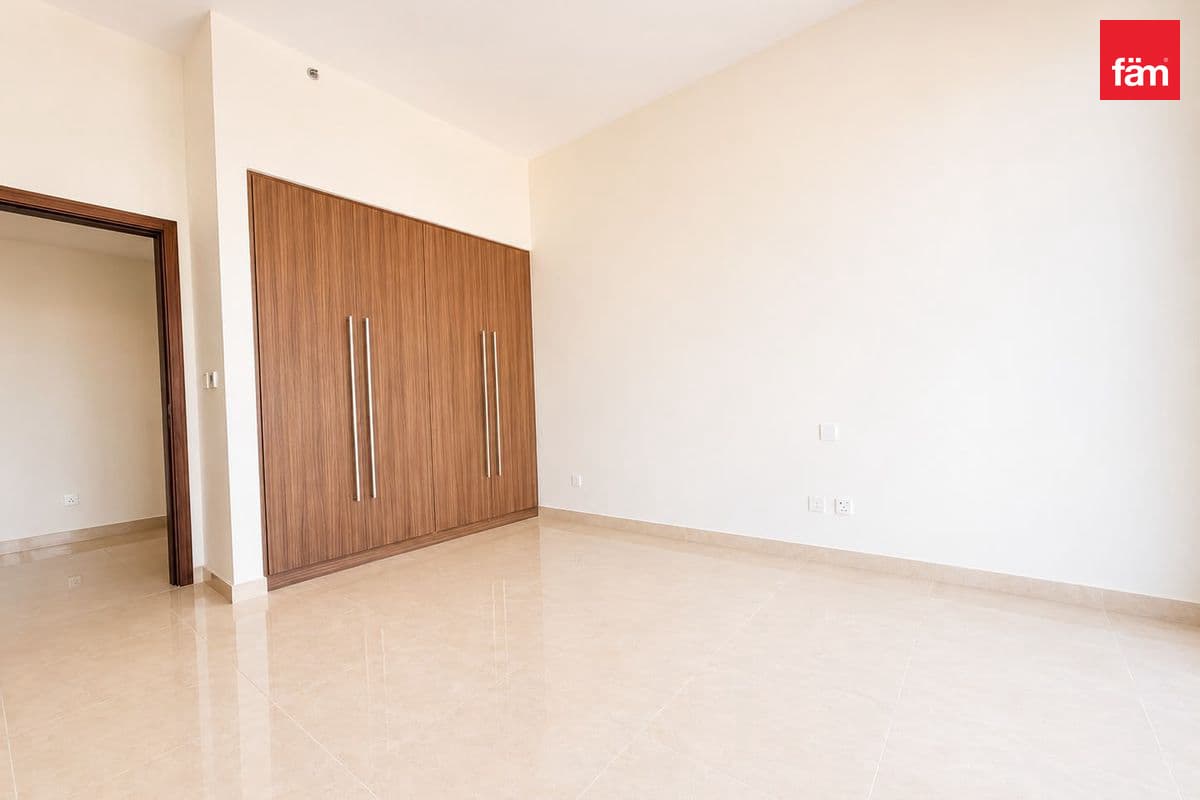 3 bedroom apartment in Imperial Avenue, photograph 6 of 11