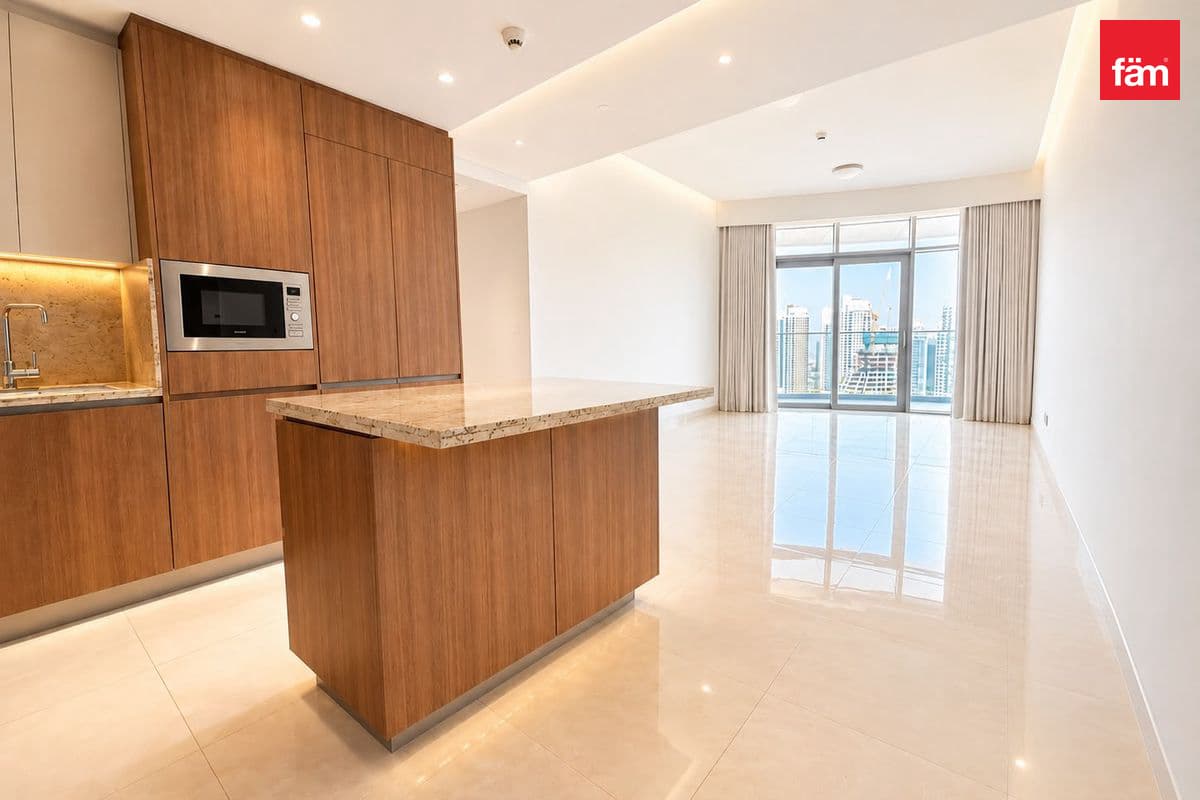 3 bedroom apartment in Imperial Avenue, photograph 1 of 11
