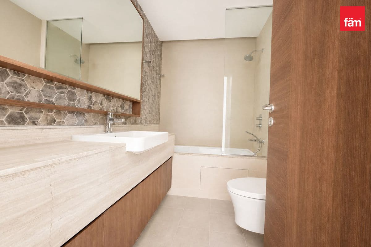 3 bedroom apartment in Imperial Avenue, photograph 10 of 11