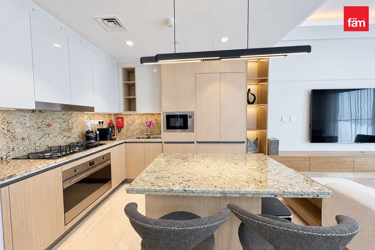 3 bedroom apartment in Imperial Avenue, photograph 6 of 20