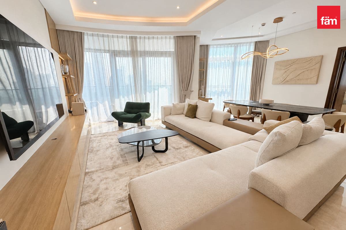 3 bedroom apartment in Imperial Avenue, photograph 1 of 20