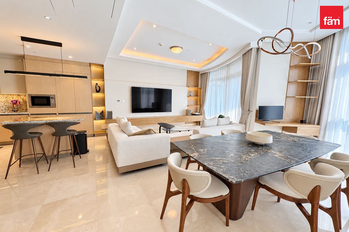 3 bedroom apartment in Imperial Avenue, photograph 2 of 20