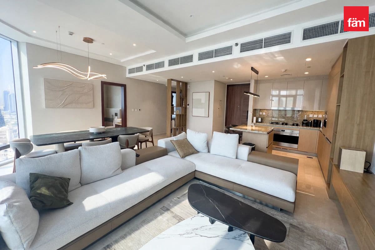 3 bedroom apartment in Imperial Avenue, photograph 2 of 20