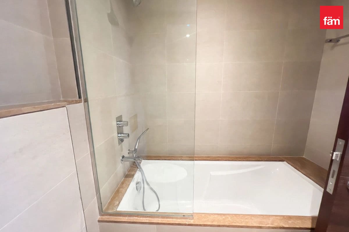 3 bedroom apartment in Imperial Avenue, photograph 14 of 20
