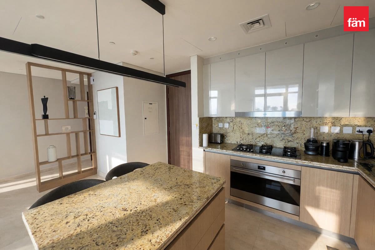 3 bedroom apartment in Imperial Avenue, photograph 7 of 20