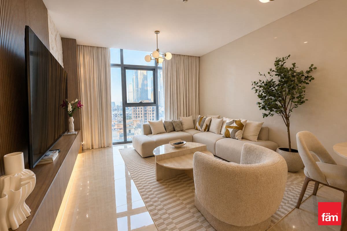 3 bedroom apartment in Imperial Avenue, photograph 2 of 20