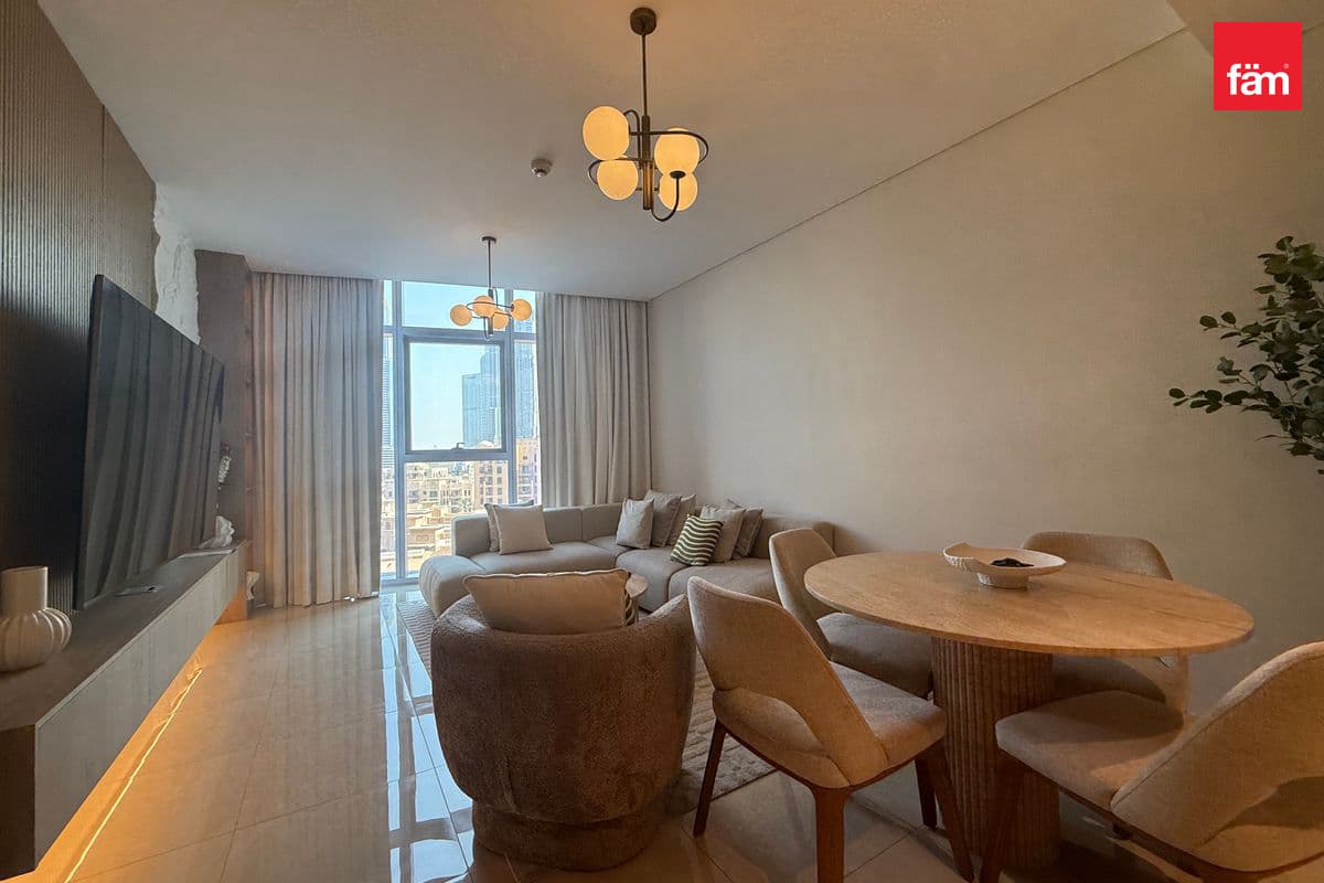 3 bedroom apartment in Imperial Avenue, photograph 1 of 20
