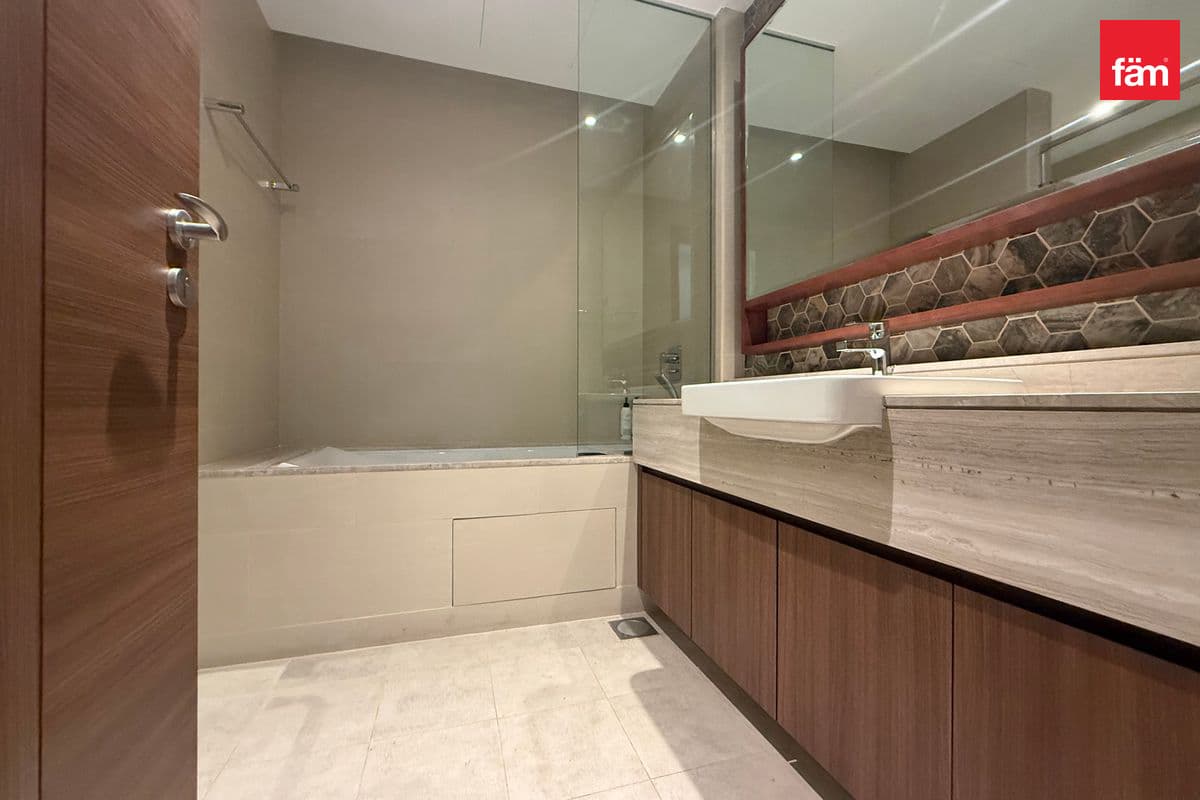 3 bedroom apartment in Imperial Avenue, photograph 18 of 20