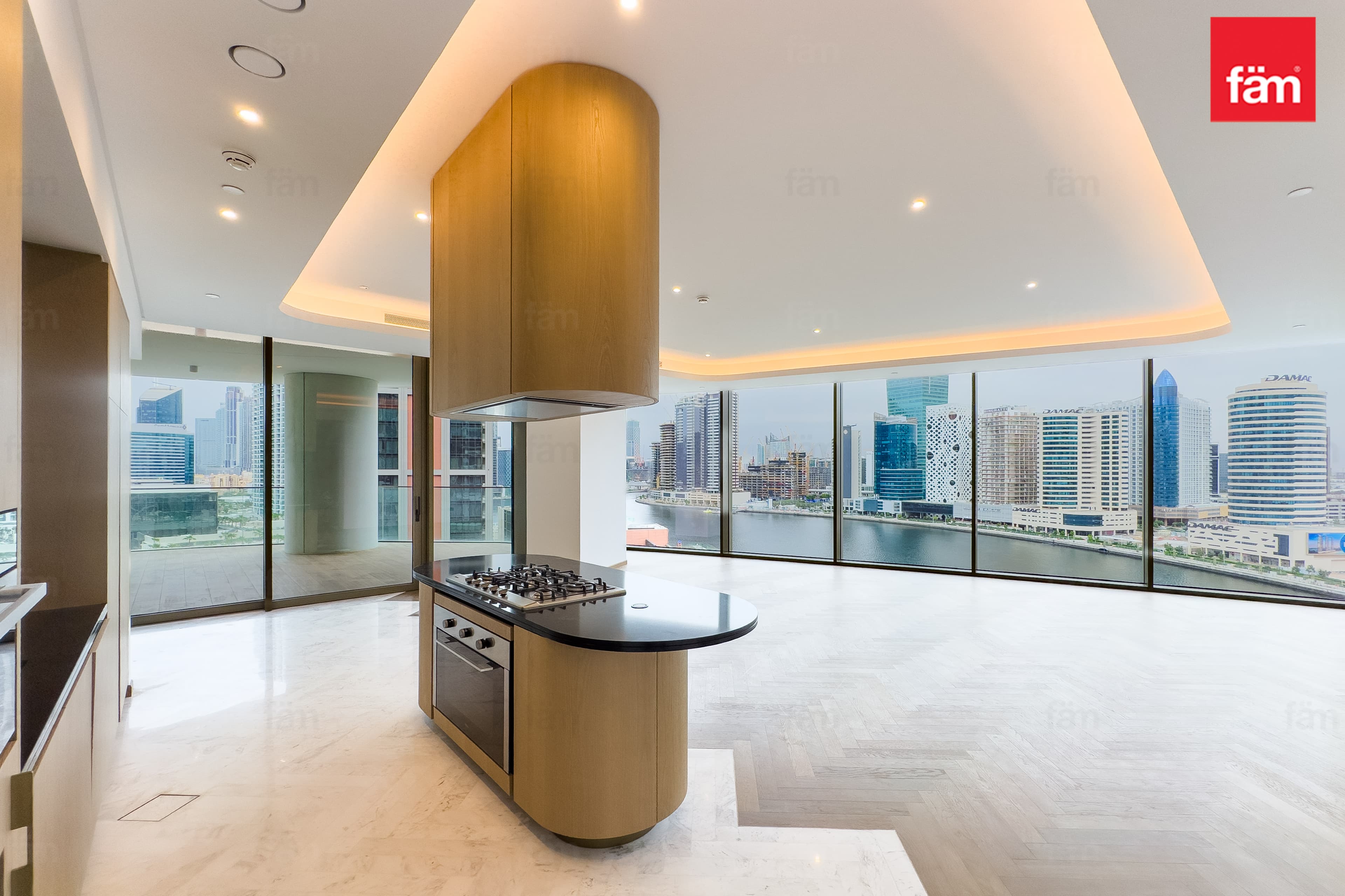 2 bedroom apartment in Jumeirah Living Business Bay, photograph 1 of 20