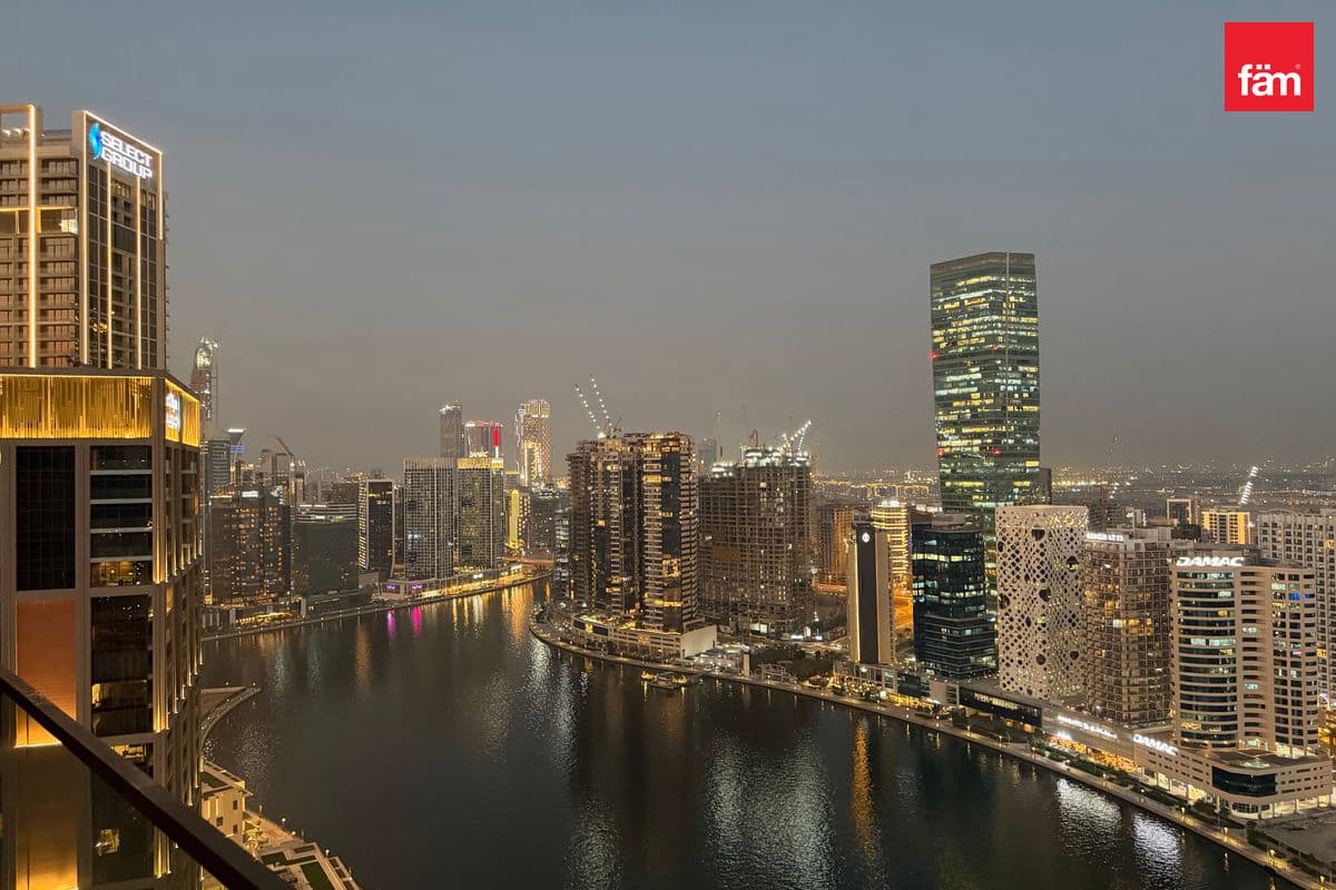 2 bedroom apartment in Jumeirah Living Business Bay, photograph 2 of 20