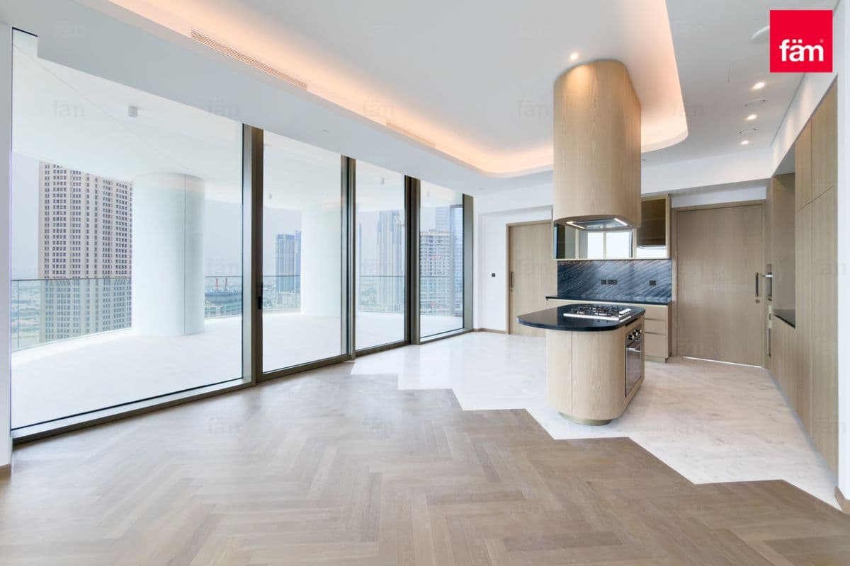 3 bedroom apartment in Jumeirah Living Business Bay, photograph 3 of 20