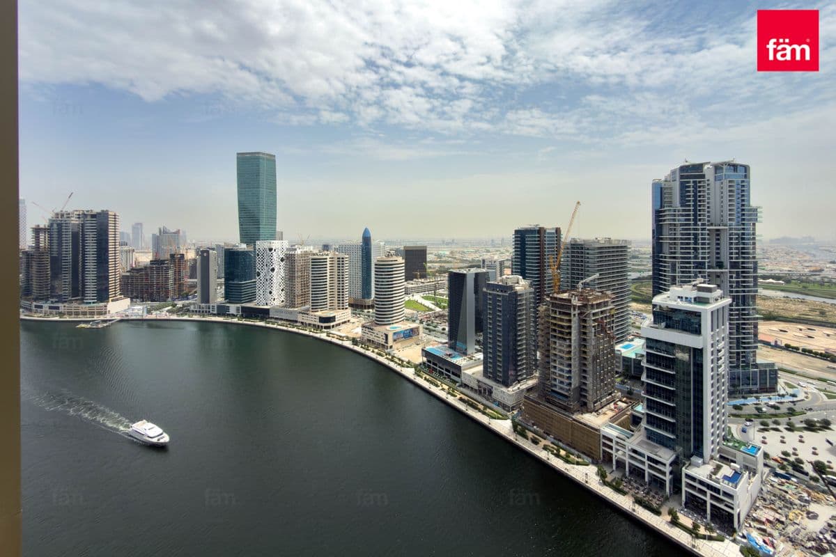 3 bedroom apartment in Jumeirah Living Business Bay, photograph 2 of 20
