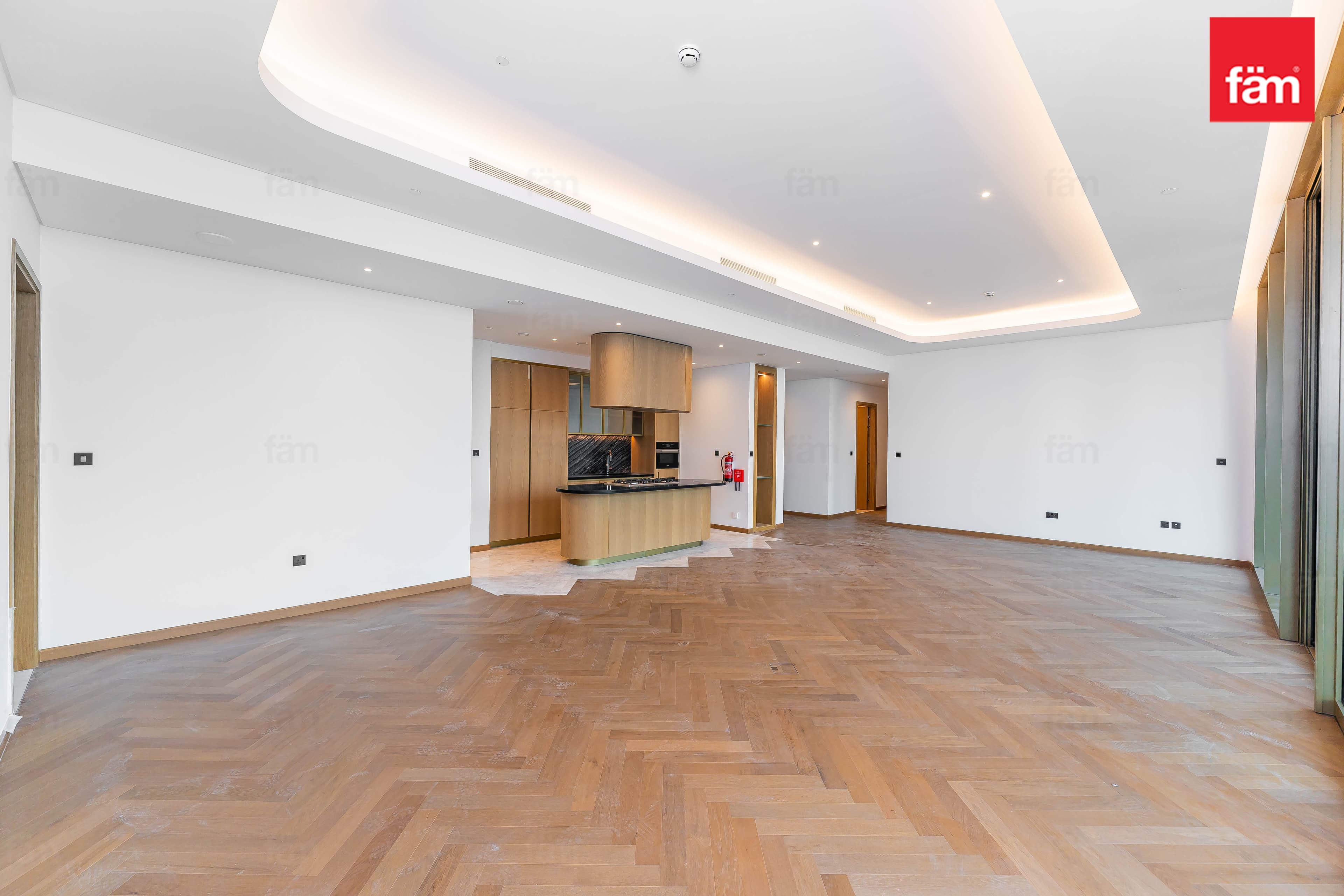 3 bedroom apartment in Jumeirah Living Business Bay, photograph 2 of 20