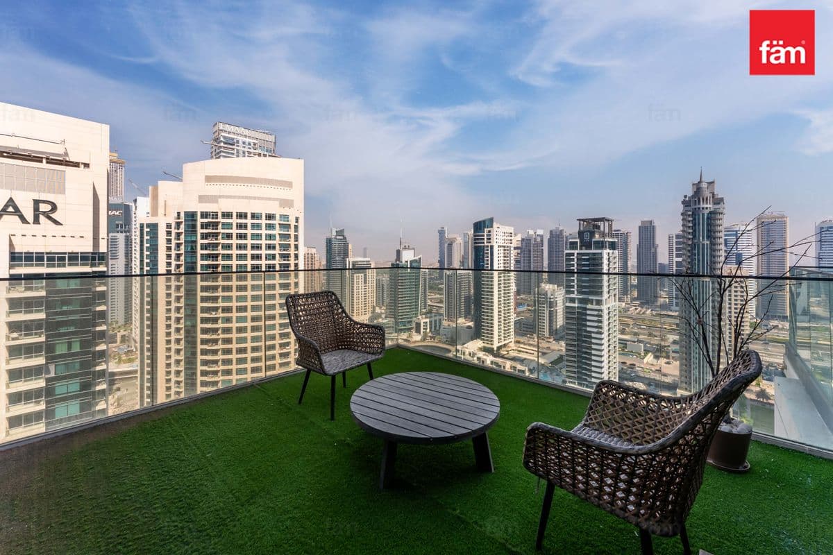 3 bedroom apartment in LIV Residence, photograph 1 of 20