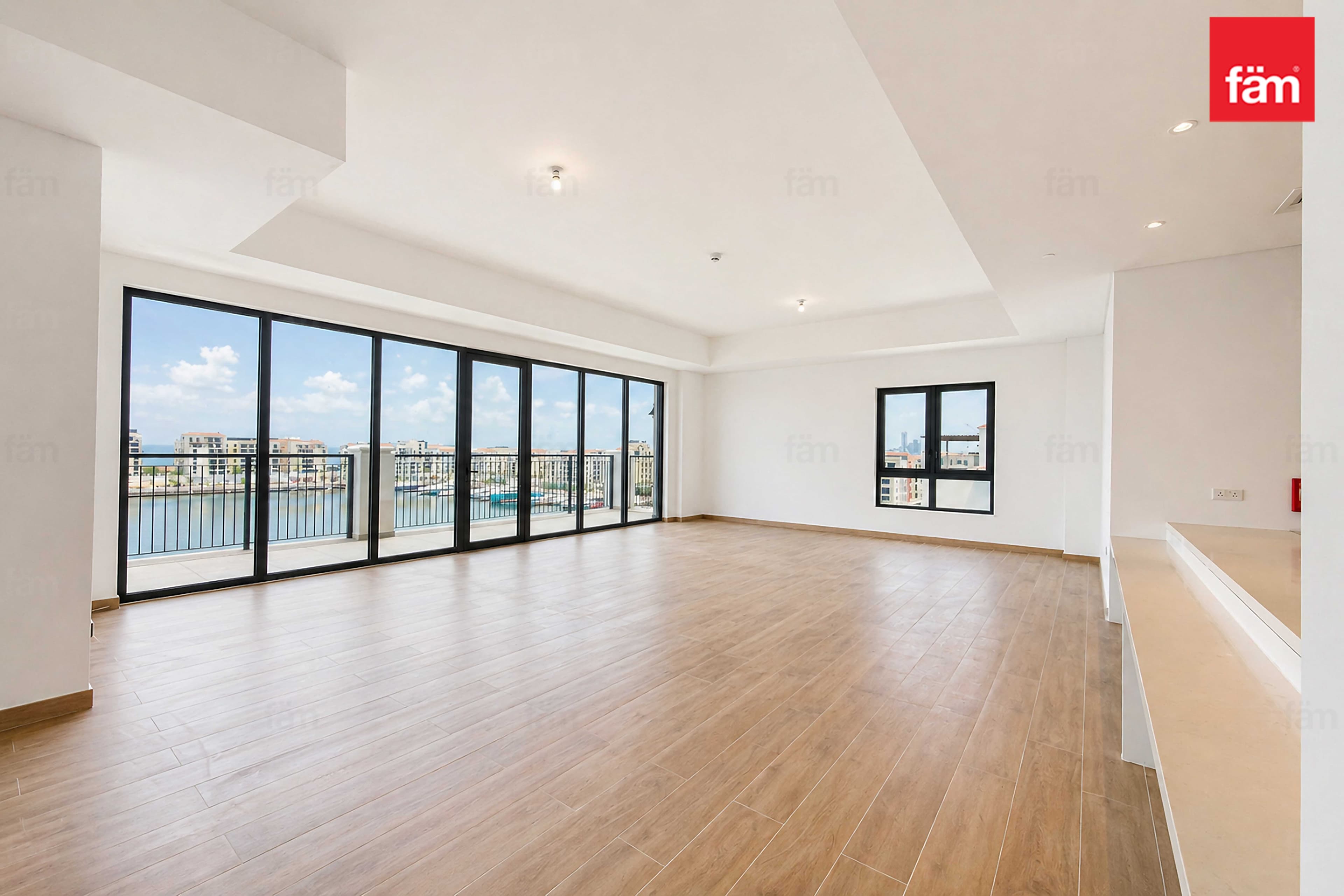 6 bedroom apartment in La Sirene - Building 1, photograph 2 of 20
