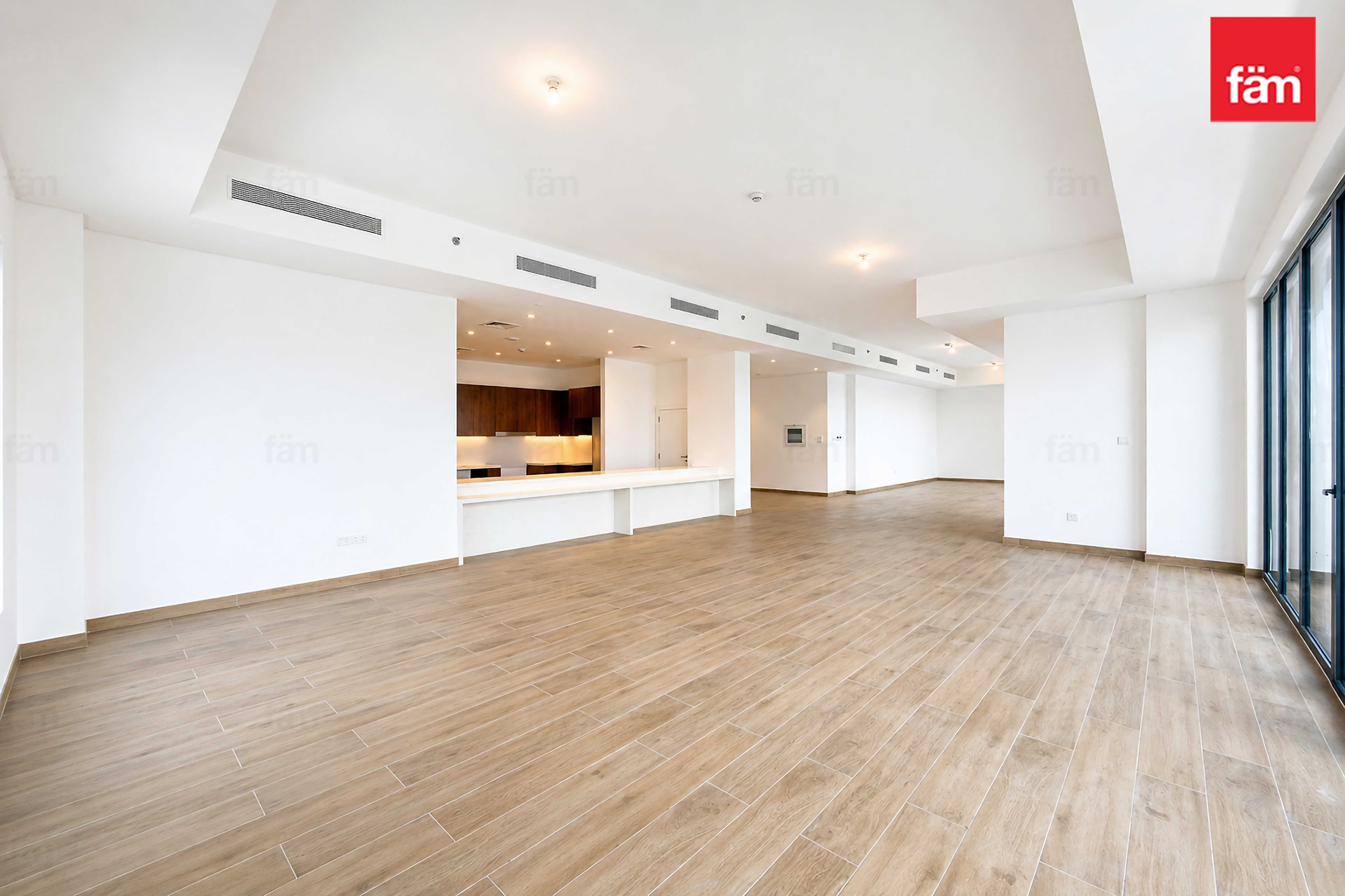 6 bedroom apartment in La Sirene - Building 1, photograph 6 of 20