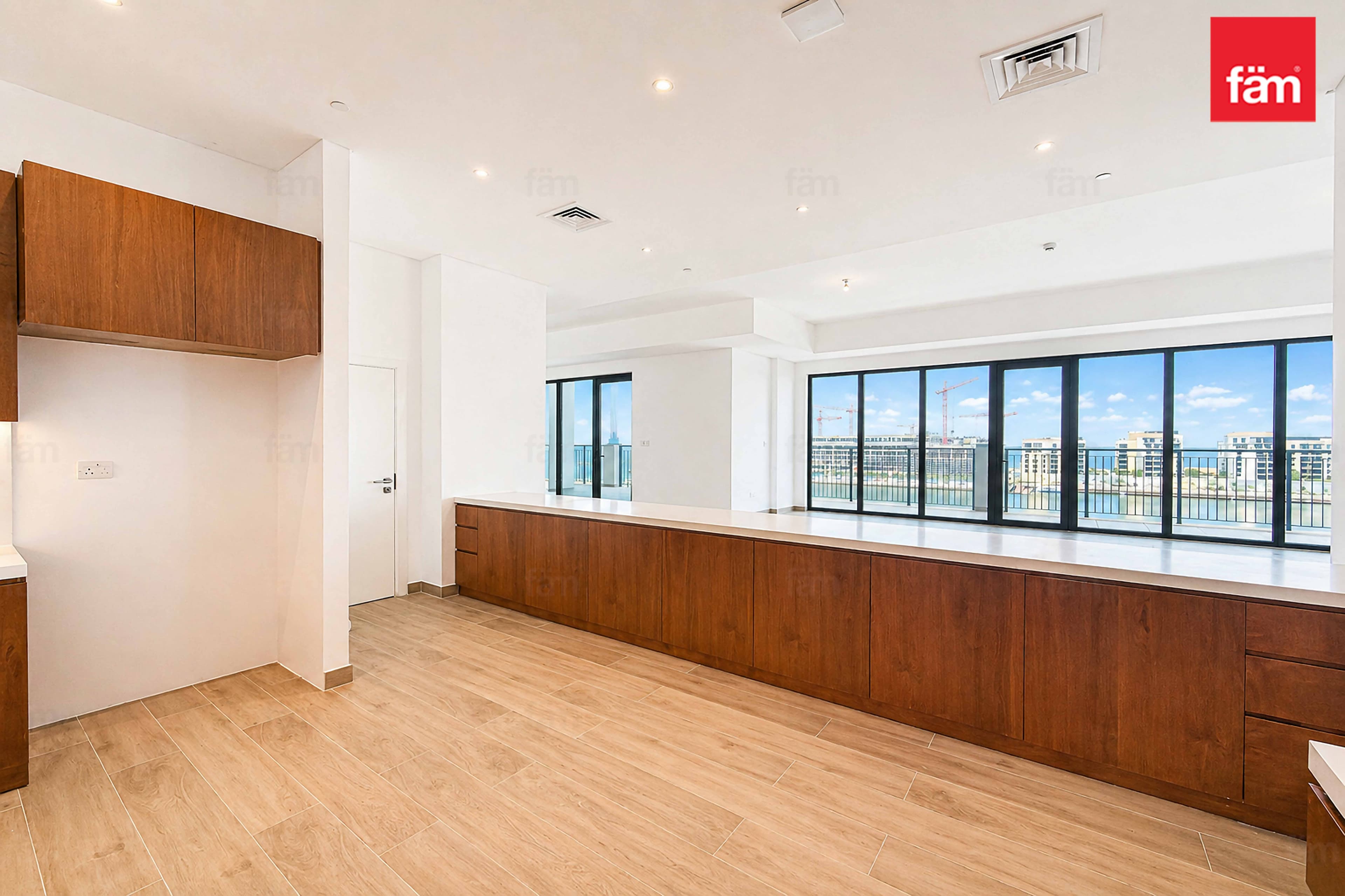 6 bedroom apartment in La Sirene - Building 1, photograph 7 of 20