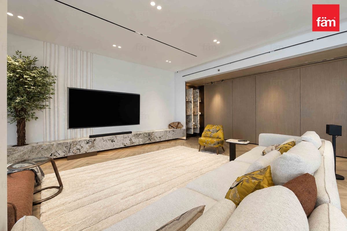3 bedroom apartment in Marina Arcade Tower, photograph 4 of 20