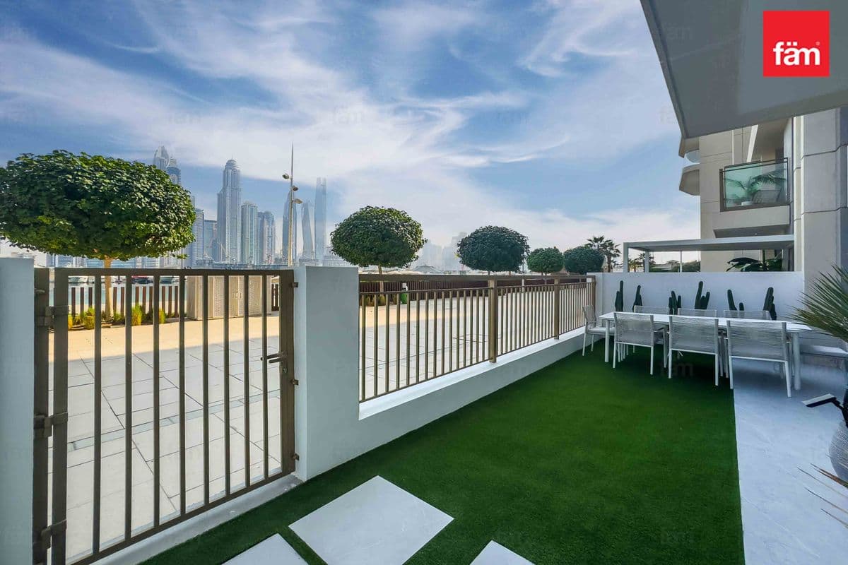 3 bedroom apartment in Marina Vista Podium, photograph 2 of 20